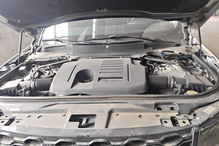 Used Land Rover Discovery 2021 360 PS R-Dynamic S Engine Bay