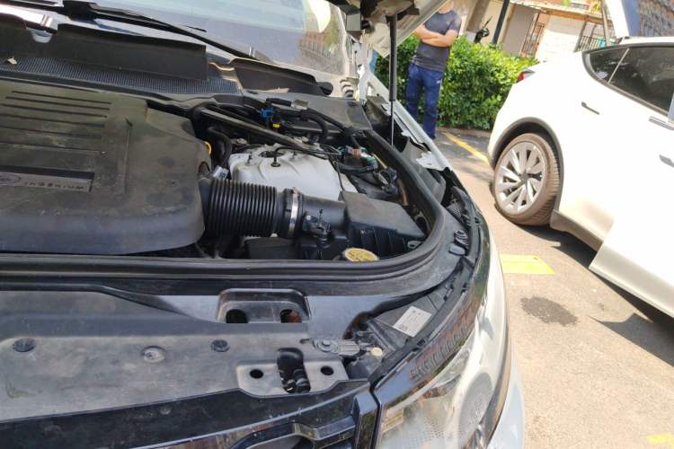 Used Land Rover Discovery 2021 360 PS R-Dynamic SE Engine Bay Left