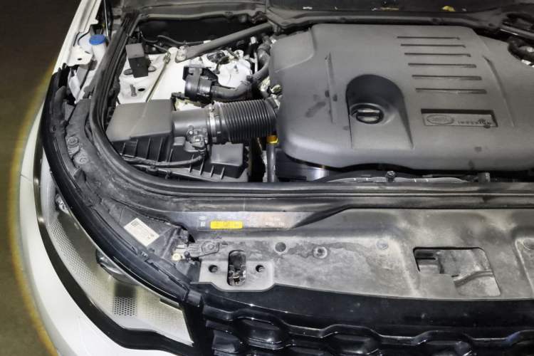 Used Land Rover Discovery 2021 360 PS R-Dynamic SE Engine Bay Right