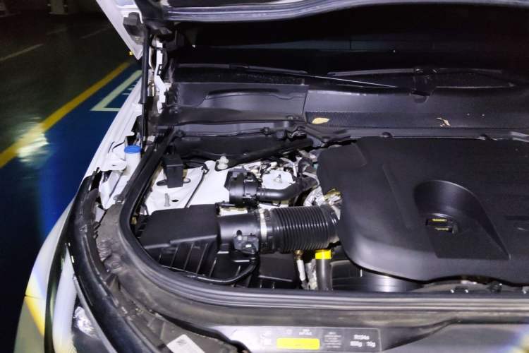 Used Land Rover Discovery 2021 360 PS R-Dynamic SE Engine Bay Right