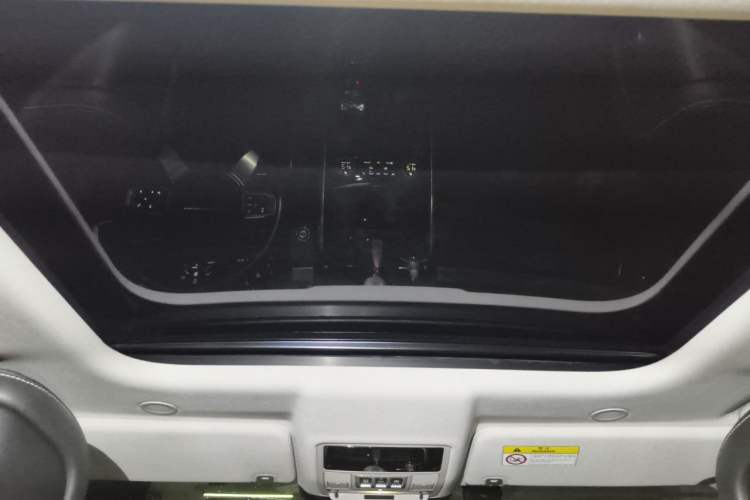 Used Land Rover Discovery 2021 360 PS R-Dynamic SE Headliner