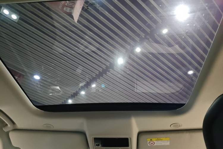 Used Land Rover Discovery 2021 360 PS R-Dynamic SE Headliner