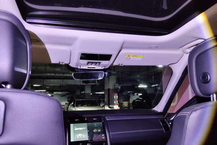 Used Land Rover Discovery 2021 360 PS R-Dynamic SE Headliner