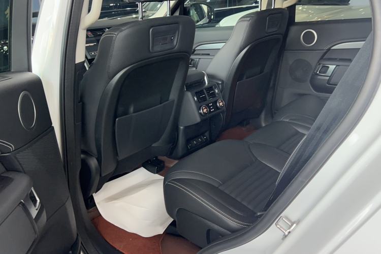 Used Land Rover Discovery 2021 360 PS R-Dynamic S Interior 2