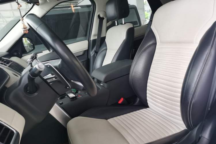 Used Land Rover Discovery 2021 360 PS R-Dynamic SE Left Front Seat
