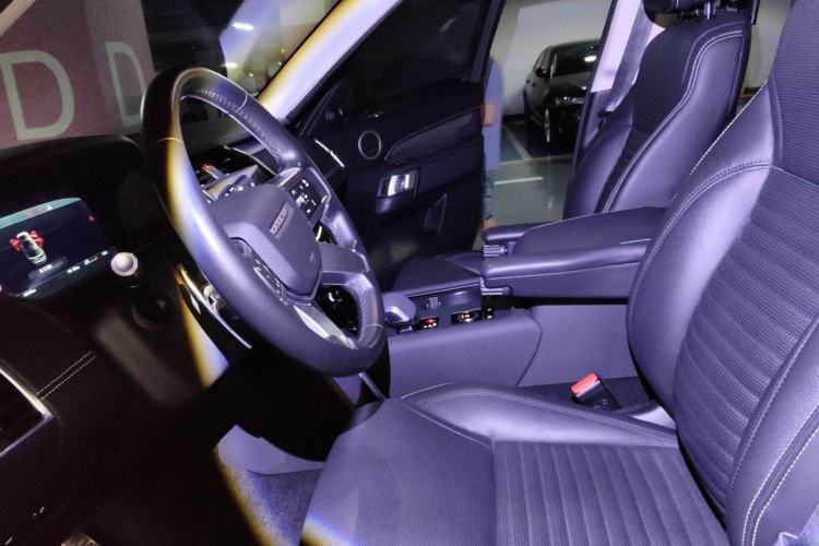 Used Land Rover Discovery 2021 360 PS R-Dynamic SE Left Front Seat