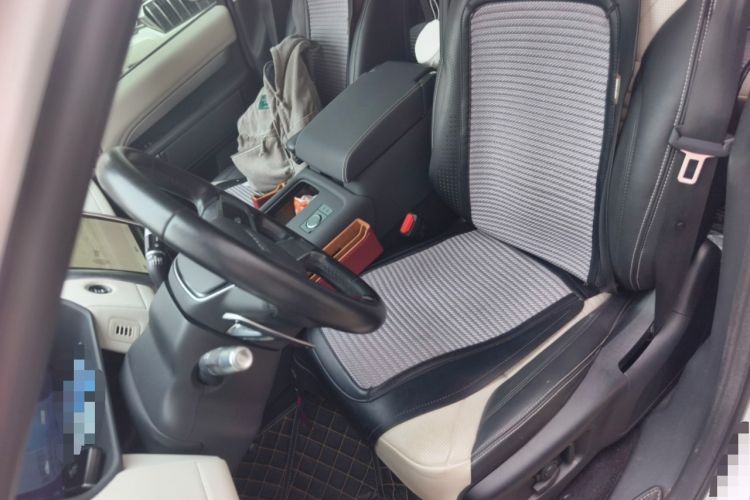 Used Land Rover Discovery 2021 360 PS R-Dynamic SE Left Front Seat