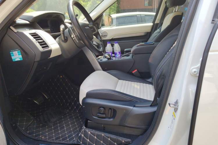 Used Land Rover Discovery 2021 360 PS R-Dynamic SE Left Front Seat