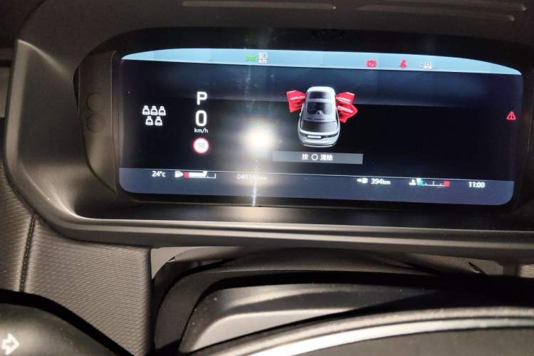 Used Land Rover Discovery 2021 360 PS R-Dynamic SE Odometer Close Up