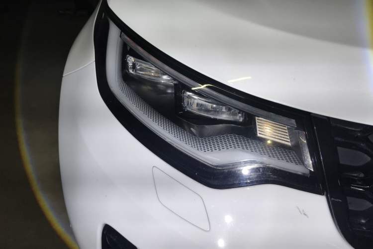 Used Land Rover Discovery 2021 360 PS R-Dynamic SE Right Front Headlight