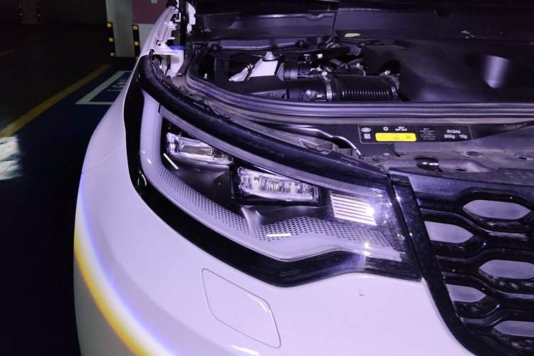 Used Land Rover Discovery 2021 360 PS R-Dynamic SE Right Front Headlight