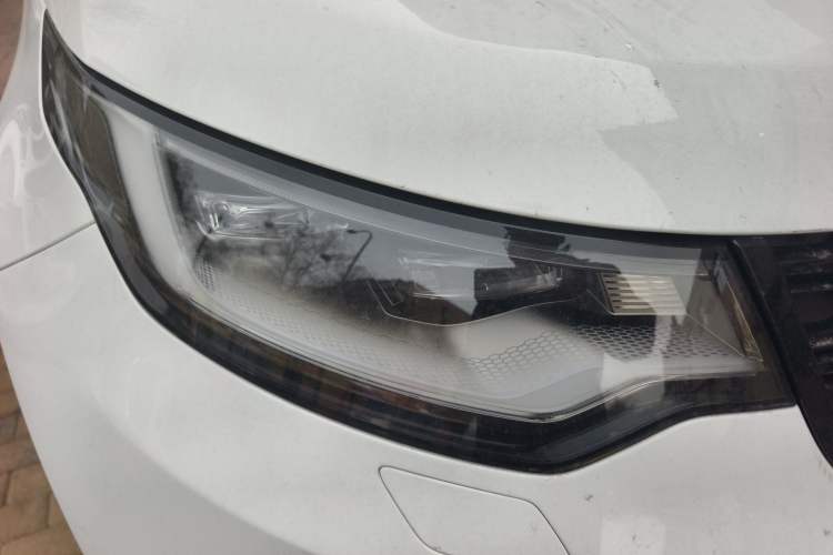 Used Land Rover Discovery 2021 360 PS R-Dynamic SE Right Front Headlight