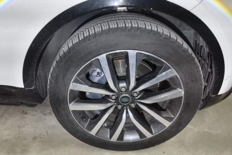 Used Land Rover Discovery 2021 360 PS R-Dynamic SE Right Front Wheel Hub