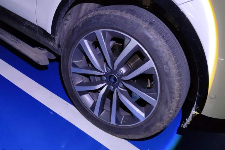 Used Land Rover Discovery 2021 360 PS R-Dynamic SE Right Front Wheel Hub