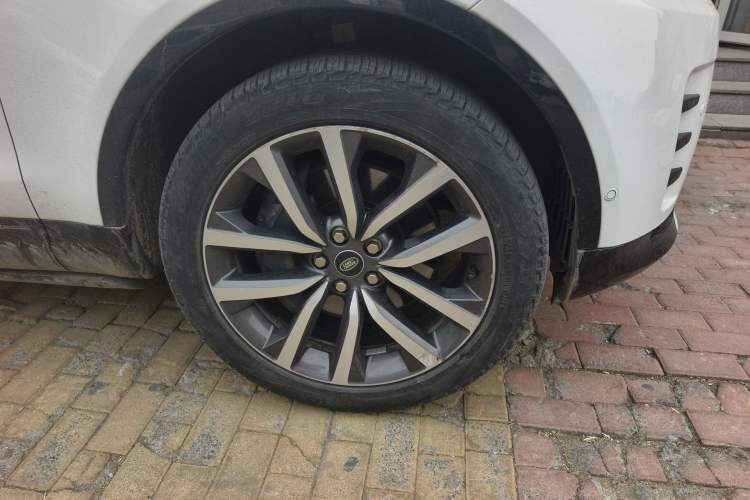Used Land Rover Discovery 2021 360 PS R-Dynamic SE Right Front Wheel Hub