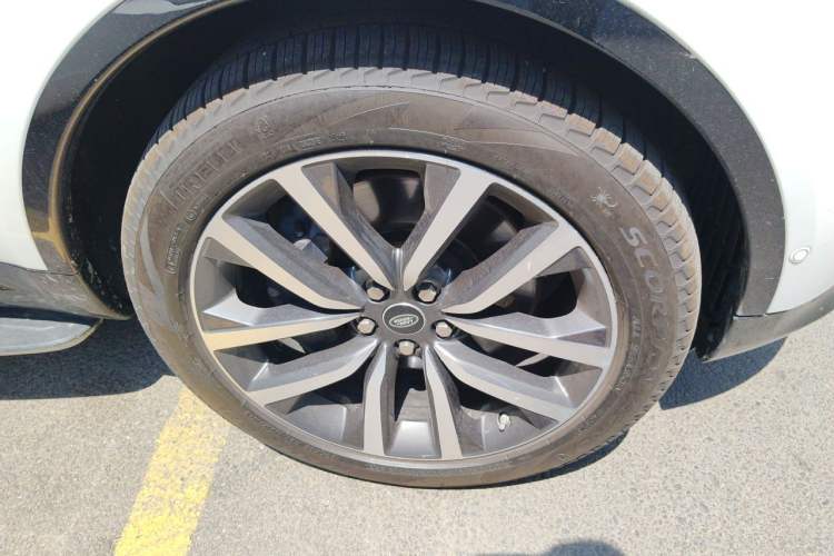 Used Land Rover Discovery 2021 360 PS R-Dynamic SE Right Front Wheel Hub