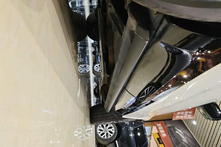 Used Land Rover Discovery 2021 360 PS R-Dynamic SE Right Side Sill