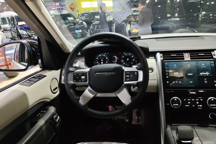 Used Land Rover Discovery 2021 360 PS R-Dynamic SE Steering Wheel