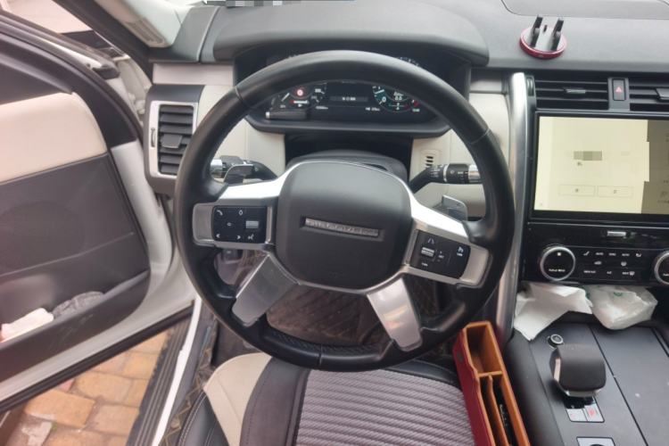 Used Land Rover Discovery 2021 360 PS R-Dynamic SE Steering Wheel