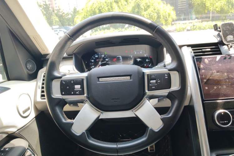 Used Land Rover Discovery 2021 360 PS R-Dynamic SE Steering Wheel