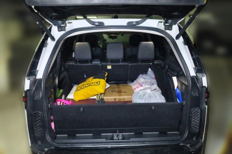 Used Land Rover Discovery 2021 360 PS R-Dynamic SE Trunk