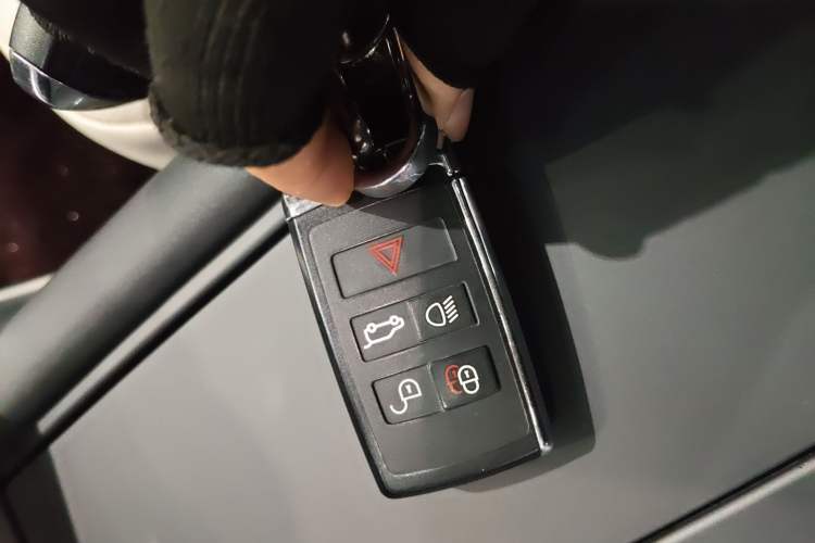 Used Land Rover Discovery 2021 360 PS R-Dynamic SE Vehicle Key