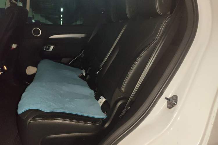 Used Land Rover Discovery 2022 360 PS R-Dynamic S (Imported) Interior 4