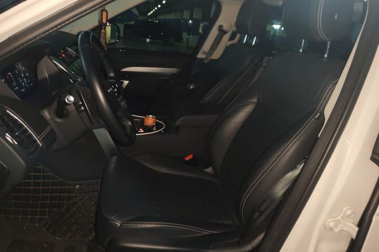 Used Land Rover Discovery 2022 360 PS R-Dynamic S (Imported) Left Front Seat