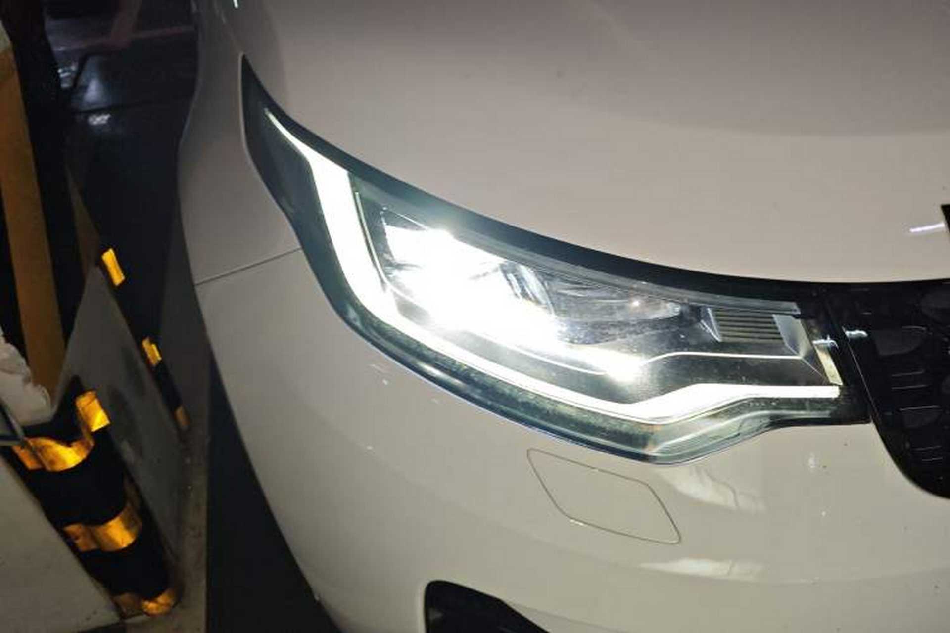 Used Land Rover Discovery 2022 360 PS R-Dynamic S (Imported) Right Front Headlight