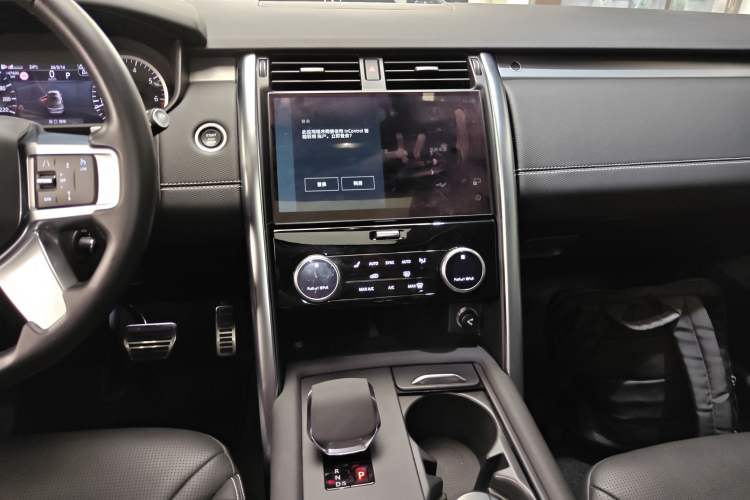 Used Land Rover Discovery 2023 360 PS R-Dynamic S Audio And AC Panel