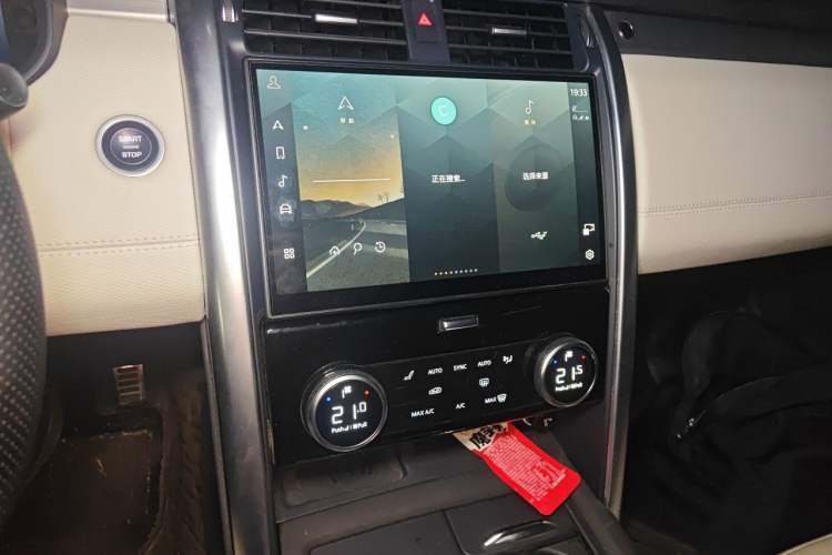 Used Land Rover Discovery 2023 Revised Version 360 PS R-Dynamic S Audio And AC Panel