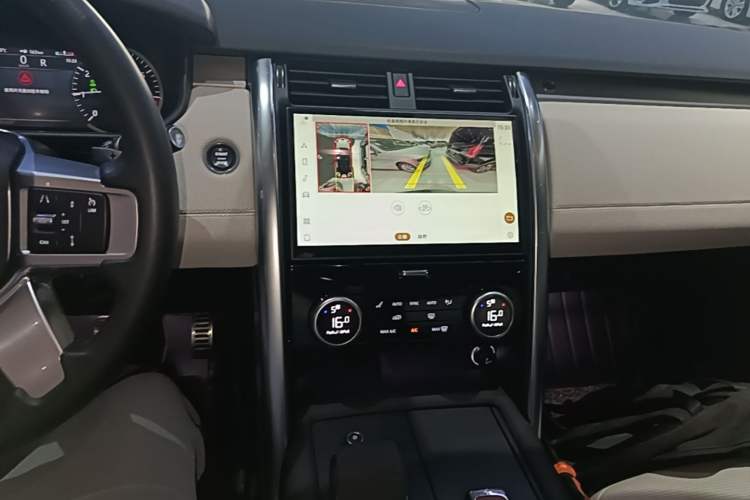 Used Land Rover Discovery 2023 Revised Version 360 PS R-Dynamic S Audio And AC Panel