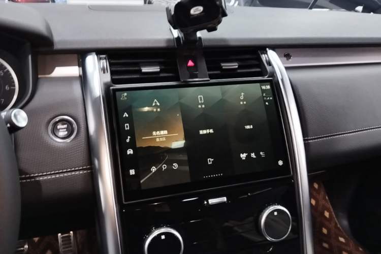 Used Land Rover Discovery 2023 Revised Version 360 PS R-Dynamic S Audio And AC Panel
