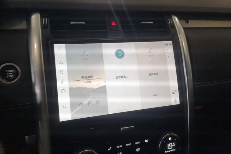 Used Land Rover Discovery 2023 360 PS R-Dynamic S Audio And AC Panel