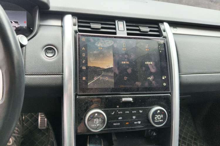 Used Land Rover Discovery 2023 Revised Version 360 PS R-Dynamic S Audio And AC Panel