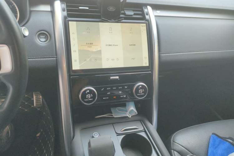 Used Land Rover Discovery 2023 Revised Version 360 PS R-Dynamic S Audio And AC Panel