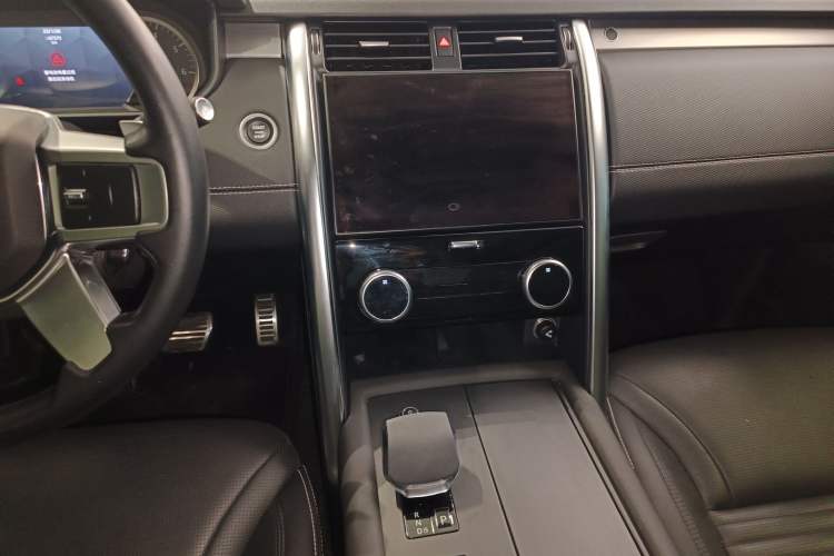 Used Land Rover Discovery 2023 360 PS R-Dynamic S Audio And AC Panel