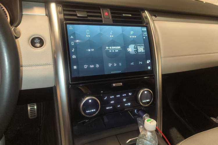 Used Land Rover Discovery 2023 360 PS R-Dynamic S Audio And AC Panel