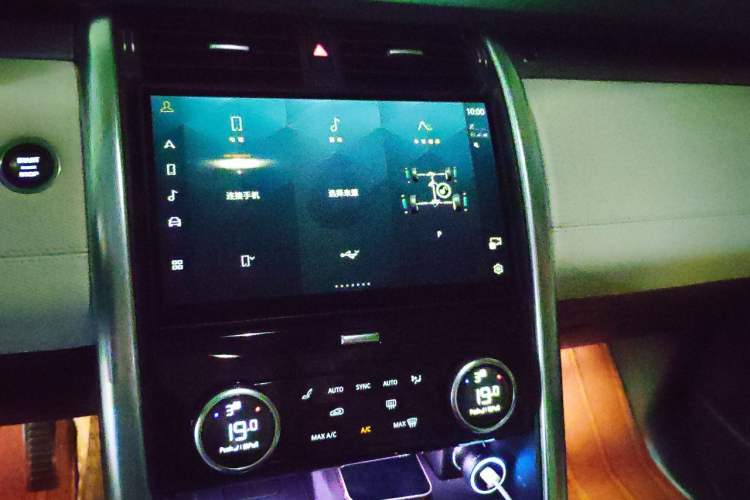 Used Land Rover Discovery 2023 Revised Version 360 PS R-Dynamic S Audio And AC Panel