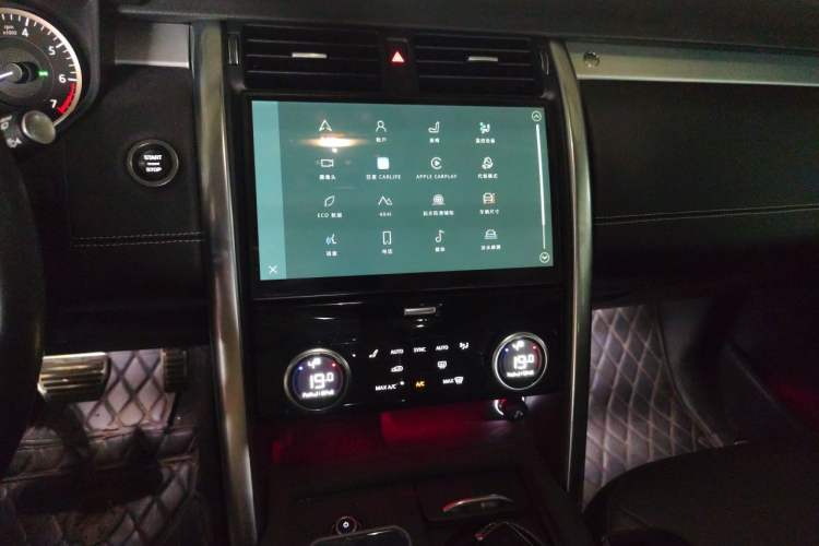 Used Land Rover Discovery 2023 360 PS R-Dynamic S Audio And AC Panel