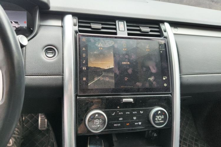Used Land Rover Discovery 2023 Revised Version 360 PS R-Dynamic S Audio And AC Panel