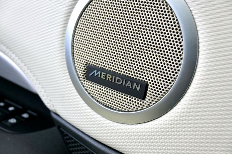 Used Land Rover Discovery 2023 Restyled 360 PS R-Dynamic SE Audio And AC Panel