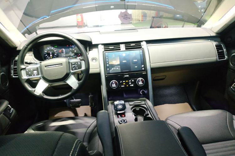 Used Land Rover Discovery 2023 Revised Version 360 PS R-Dynamic S Center Console