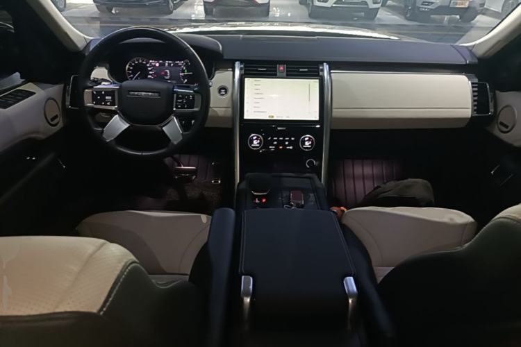Used Land Rover Discovery 2023 Revised Version 360 PS R-Dynamic S Center Console