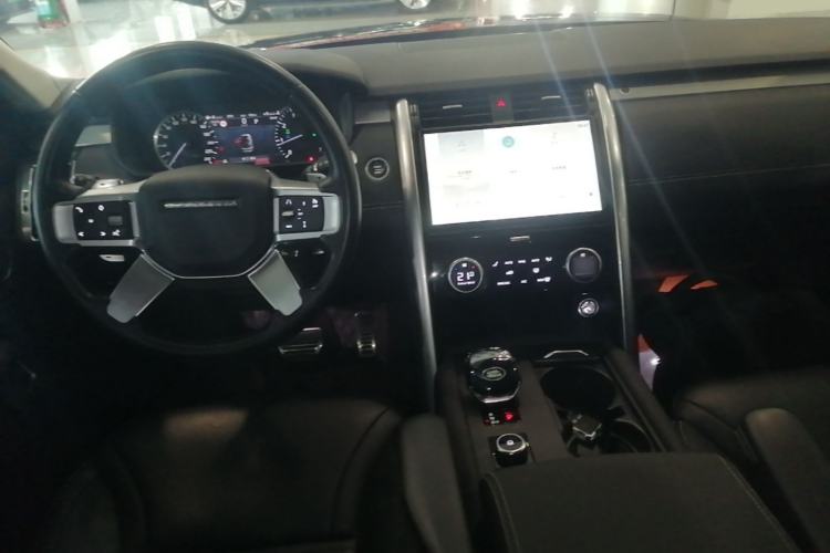 Used Land Rover Discovery 2023 360 PS R-Dynamic S Center Console