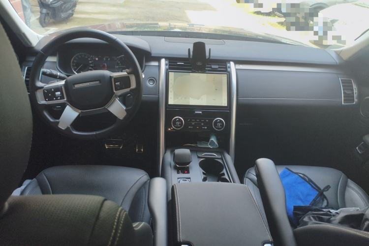 Used Land Rover Discovery 2023 Revised Version 360 PS R-Dynamic S Center Console