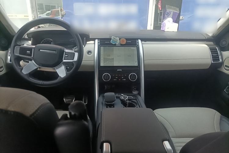 Used Land Rover Discovery 2023 Revised Version 360 PS R-Dynamic S Center Console