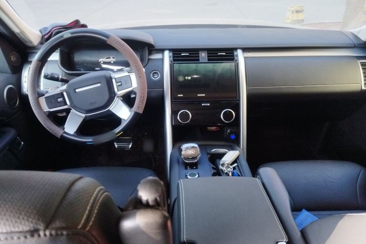 Used Land Rover Discovery 2023 Revised Version 360 PS R-Dynamic S Center Console