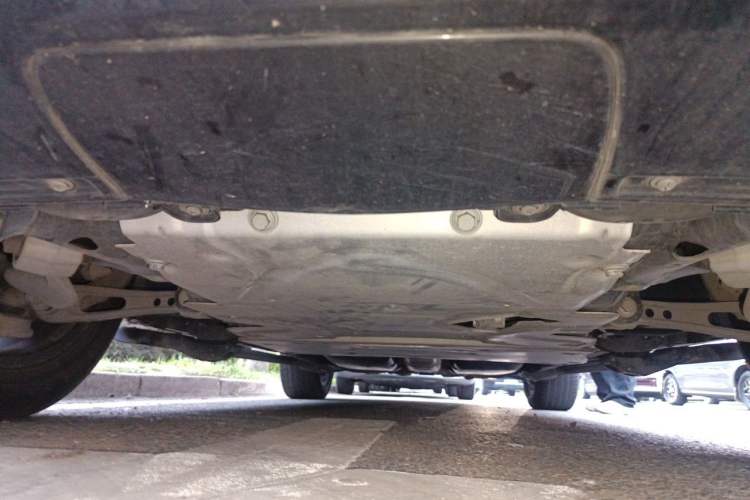 Used Land Rover Discovery 2023 360 PS R-Dynamic S Chassis Front