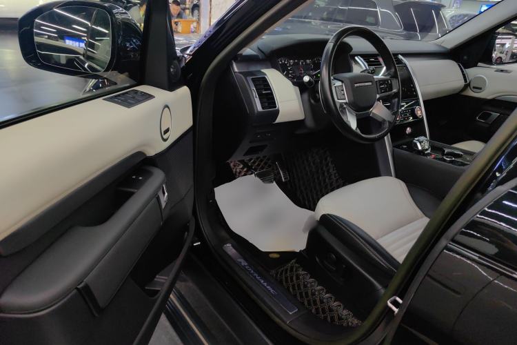 Used Land Rover Discovery 2023 360 PS R-Dynamic S Driver Seat